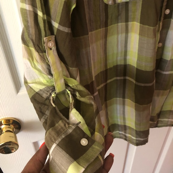 Women’s Lane Bryant Crew-Neck, Button front Blouse, Green/Yellow Size 22-24 - Picture 4 of 5